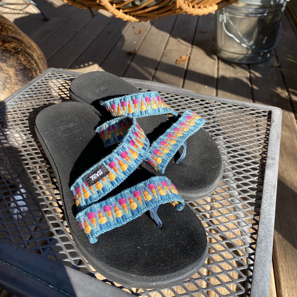 TEVA CROSS OVER SANDALS